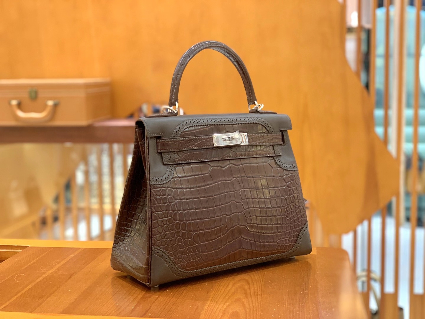 Hermès（爱马仕）Kelly 凯莉包 蕾丝鳄鱼 咖色 银扣 28cm 原版蜜蜡线 顶级手缝
