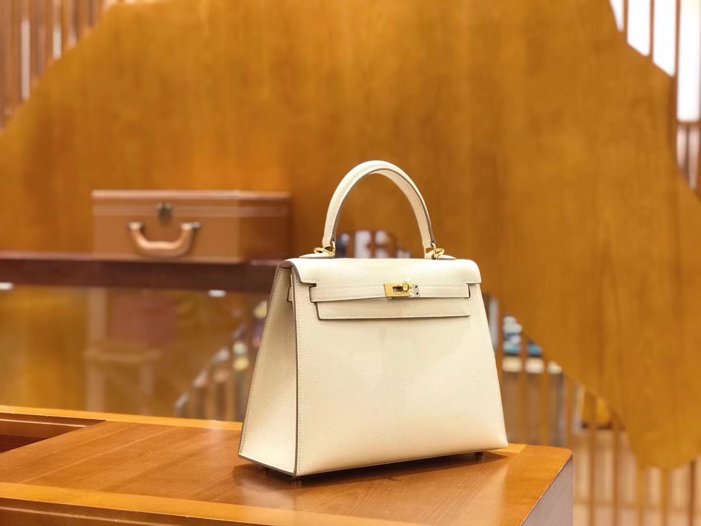 Hermès（爱马仕）Kelly 凯莉包 Epsom 牛皮 奶昔白 金扣 25cm 原版蜜蜡线 顶级手缝
