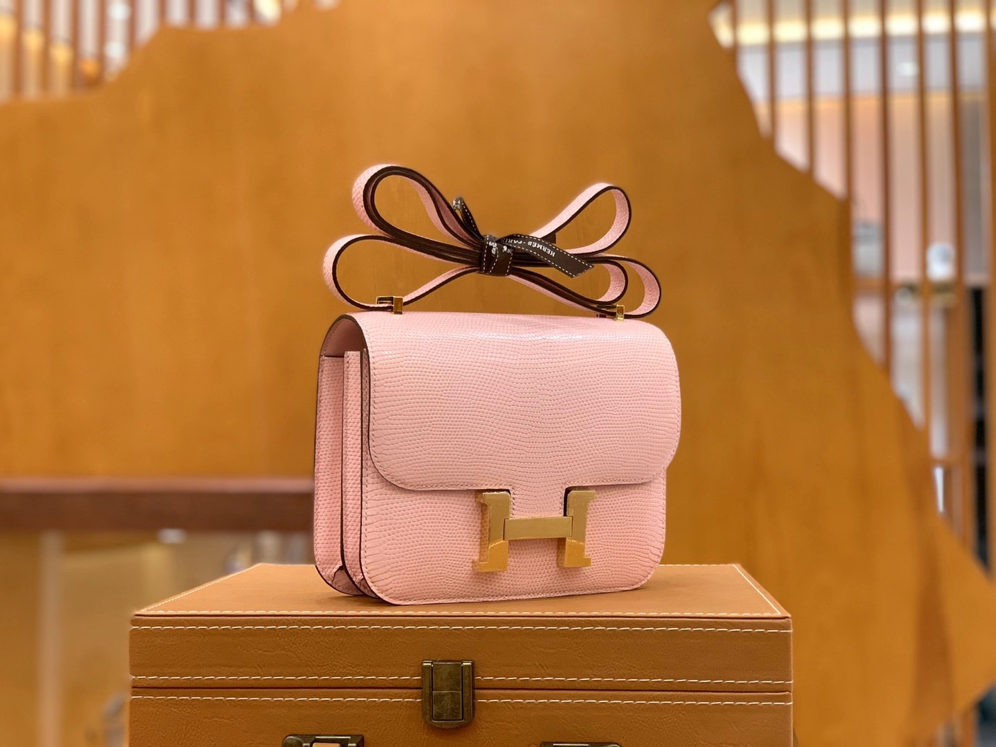 Hermès（爱马仕）Constance 康斯坦斯 奶昔粉 蜥蜴皮 金扣 19cm 原版蜜蜡线 顶级手缝