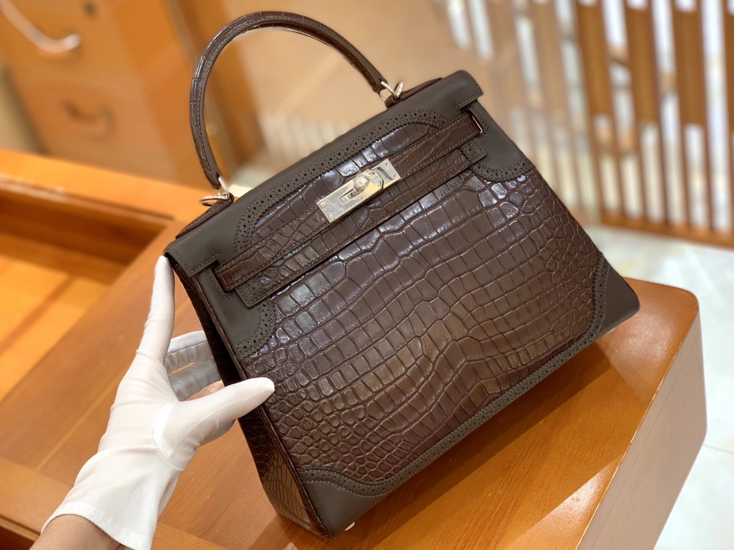 Hermès（爱马仕）Kelly 凯莉包 蕾丝鳄鱼 咖色 银扣 28cm 原版蜜蜡线 顶级手缝