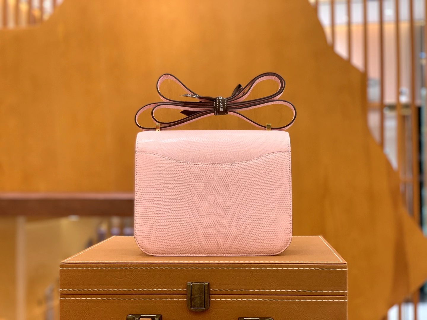Hermès（爱马仕）Constance 康斯坦斯 奶昔粉 蜥蜴皮 金扣 19cm 原版蜜蜡线 顶级手缝