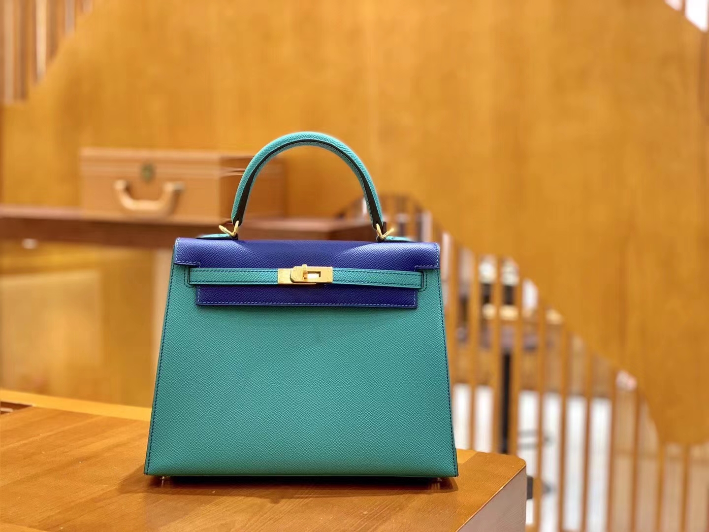 Hermès（爱马仕）Kelly 凯莉包 Epsom 牛皮 维罗纳绿拼琉璃蓝 金扣 25cm 原版蜜蜡线 顶级手缝