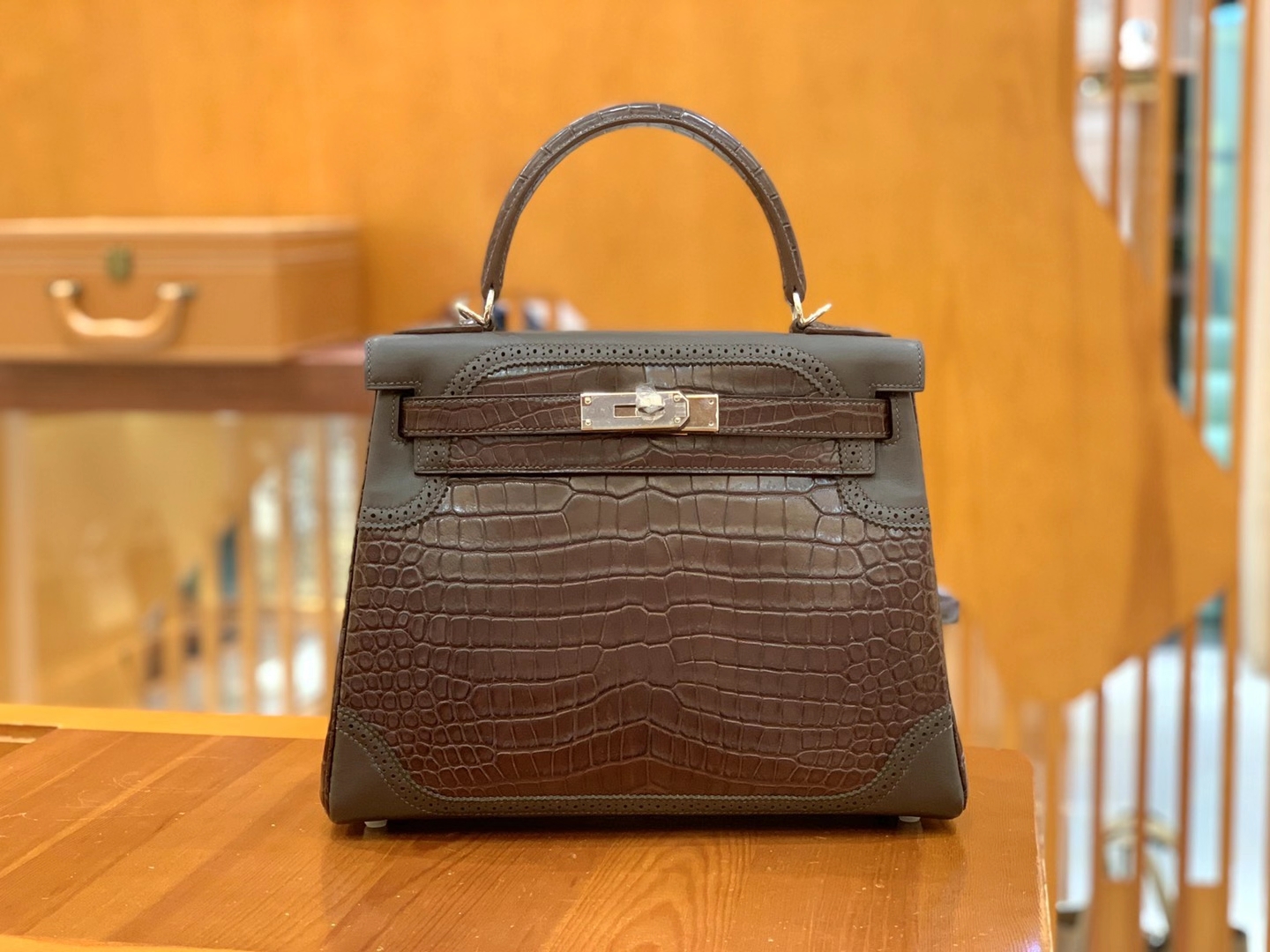 Hermès（爱马仕）Kelly 凯莉包 蕾丝鳄鱼 咖色 银扣 28cm 原版蜜蜡线 顶级手缝