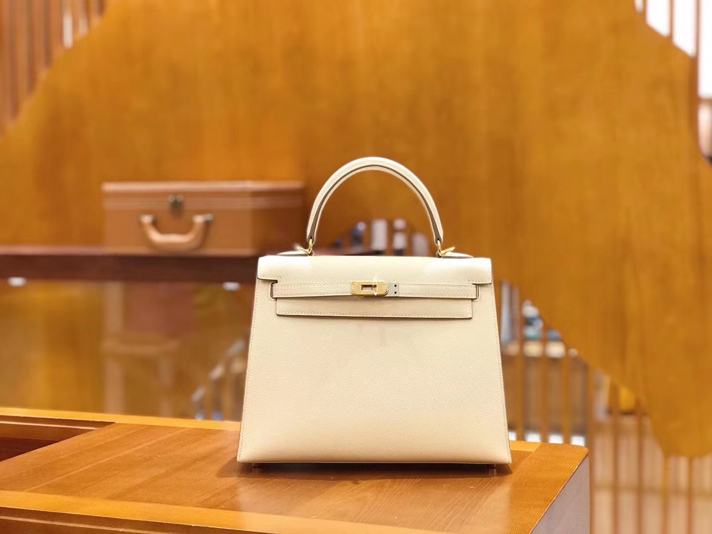 Hermès（爱马仕）Kelly 凯莉包 Epsom 牛皮 奶昔白 金扣 25cm 原版蜜蜡线 顶级手缝