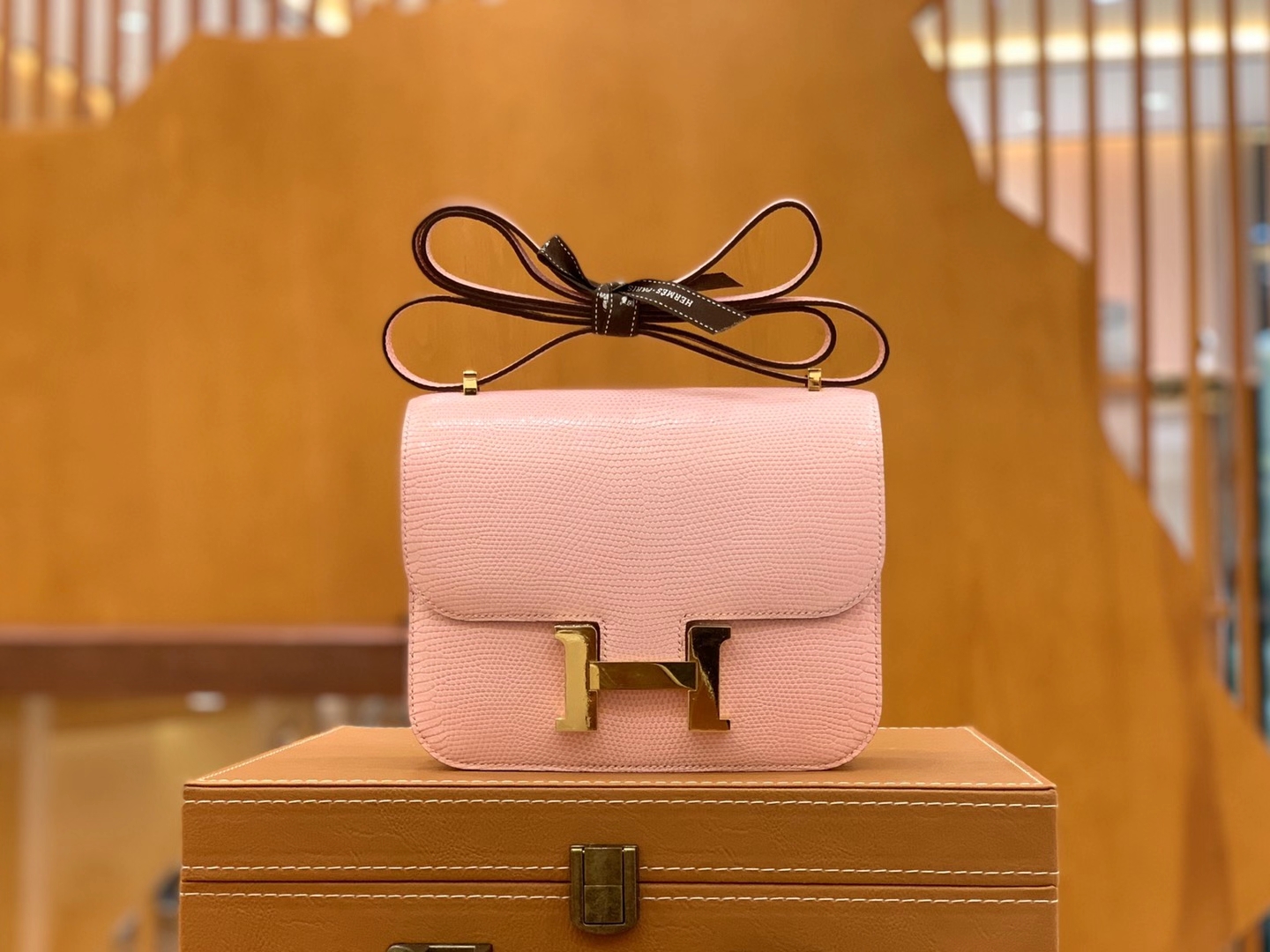Hermès（爱马仕）Constance 康斯坦斯 奶昔粉 蜥蜴皮 金扣 19cm 原版蜜蜡线 顶级手缝
