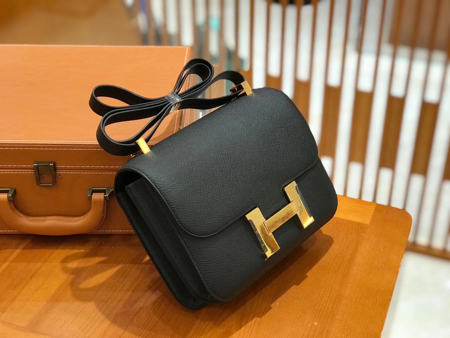 Hermès（爱马仕）Constance 康斯坦斯 经典黑 Epsom 掌纹皮 金扣 24cm