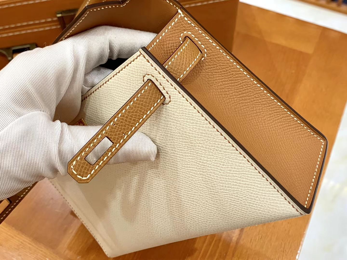 Hermès（爱马仕）Mini kelly 迷你凯莉 奶昔白拼金棕色 Epsom掌纹皮 金扣 二代 原版蜜蜡线 顶级手缝