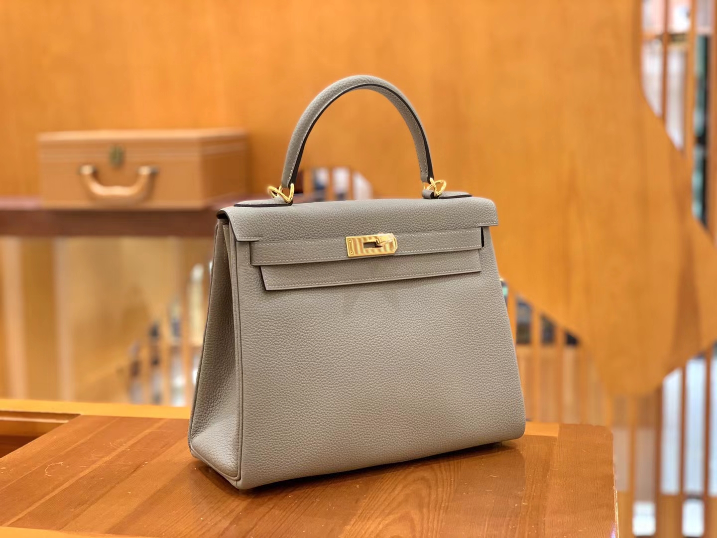 Hermès（爱马仕）Kelly 凯莉包 沥青灰 Togo小牛皮 金扣 28cm 原版蜜蜡线 顶级手缝