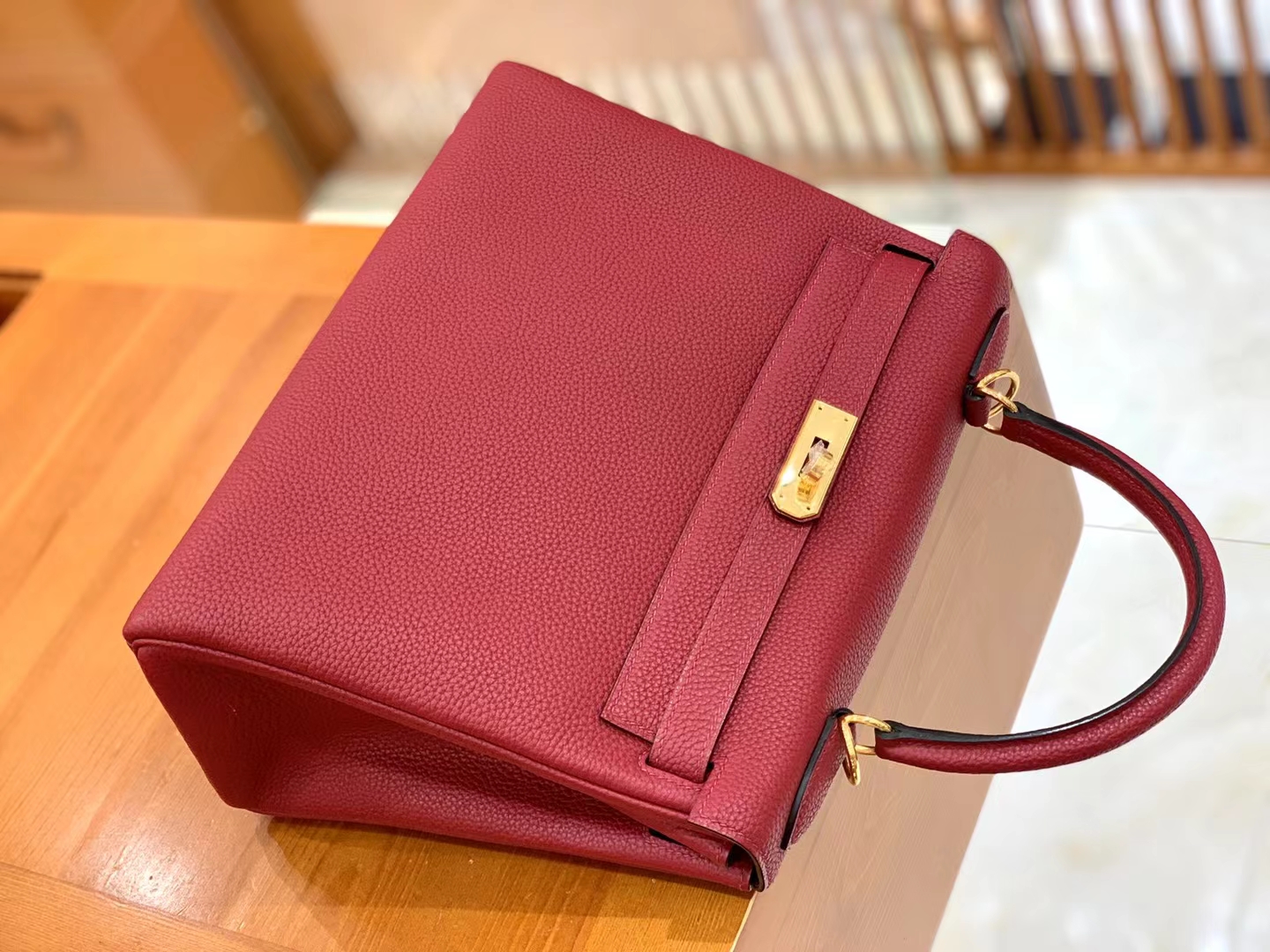 Hermès（爱马仕）Kelly 凯莉包 石榴红 Togo小牛皮 金扣 28cm 原版蜜蜡线 顶级手缝