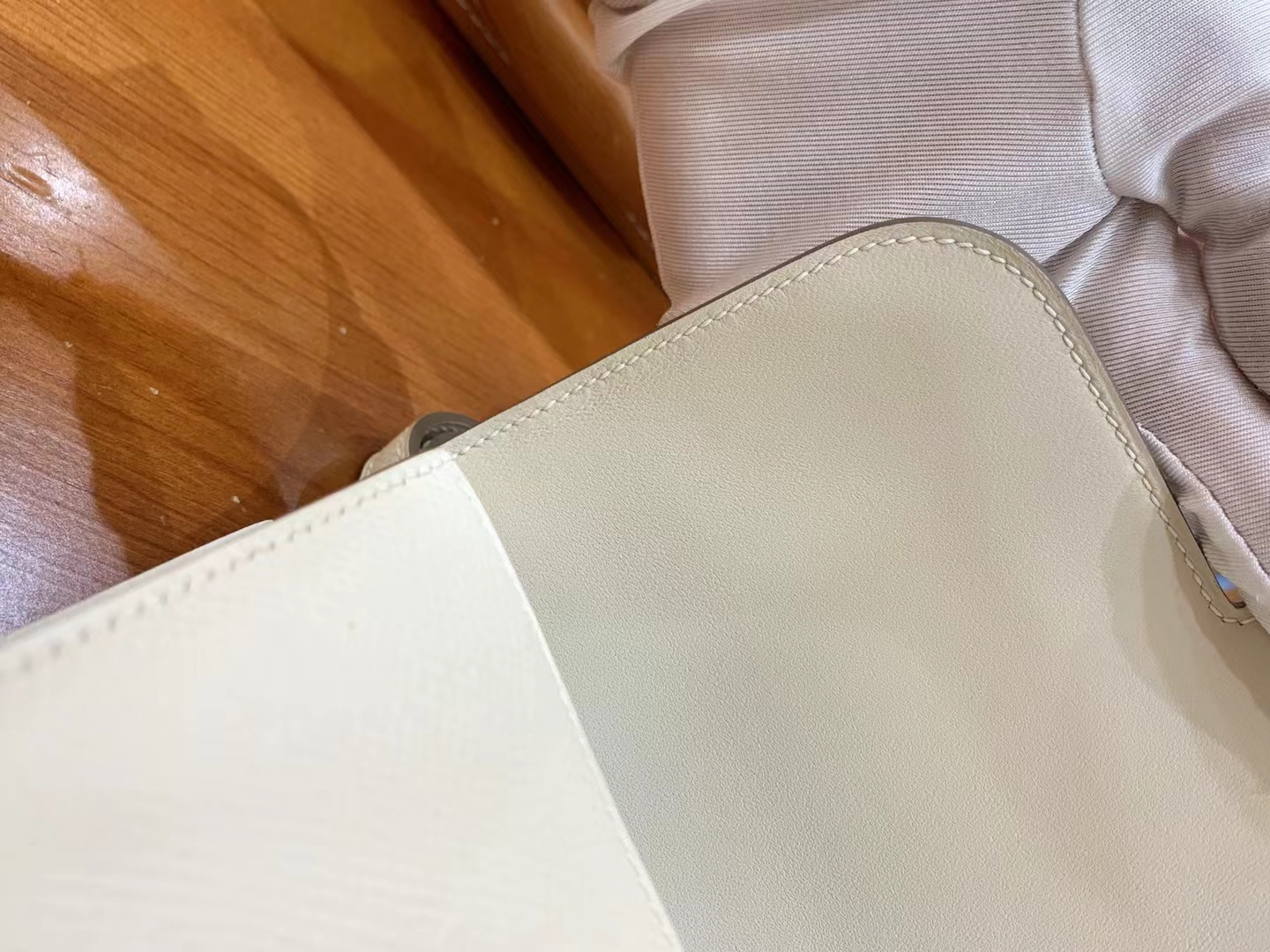 Hermès（爱马仕）Constance 康康 奶昔白 Epsom掌纹皮 金扣 19cm 原版蜜蜡线 顶级手缝