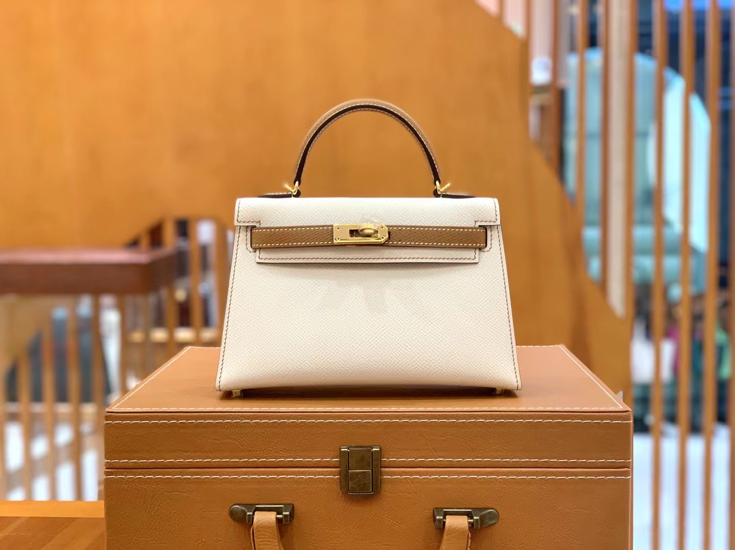 Hermès（爱马仕）Mini kelly 迷你凯莉 奶昔白拼金棕色 Epsom掌纹皮 金扣 二代 原版蜜蜡线 顶级手缝