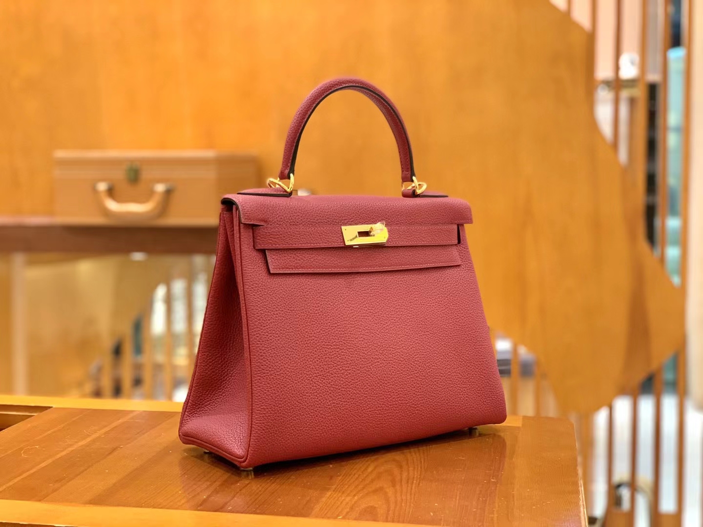 Hermès（爱马仕）Kelly 凯莉包 石榴红 Togo小牛皮 金扣 28cm 原版蜜蜡线 顶级手缝