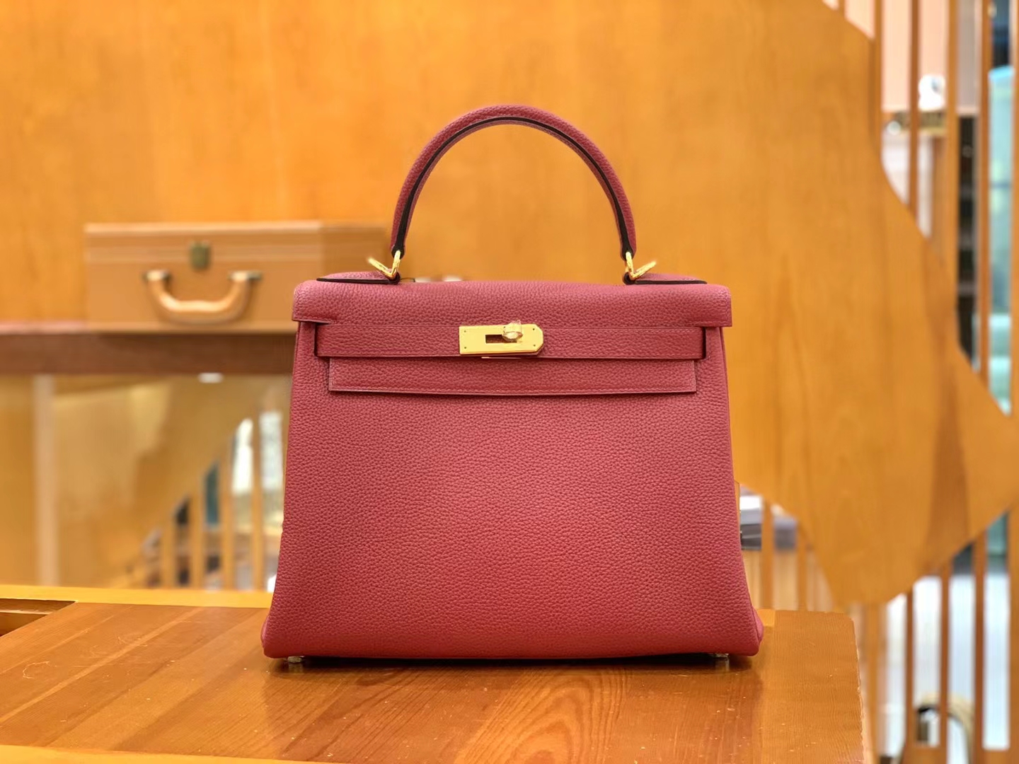 Hermès（爱马仕）Kelly 凯莉包 石榴红 Togo小牛皮 金扣 28cm 原版蜜蜡线 顶级手缝
