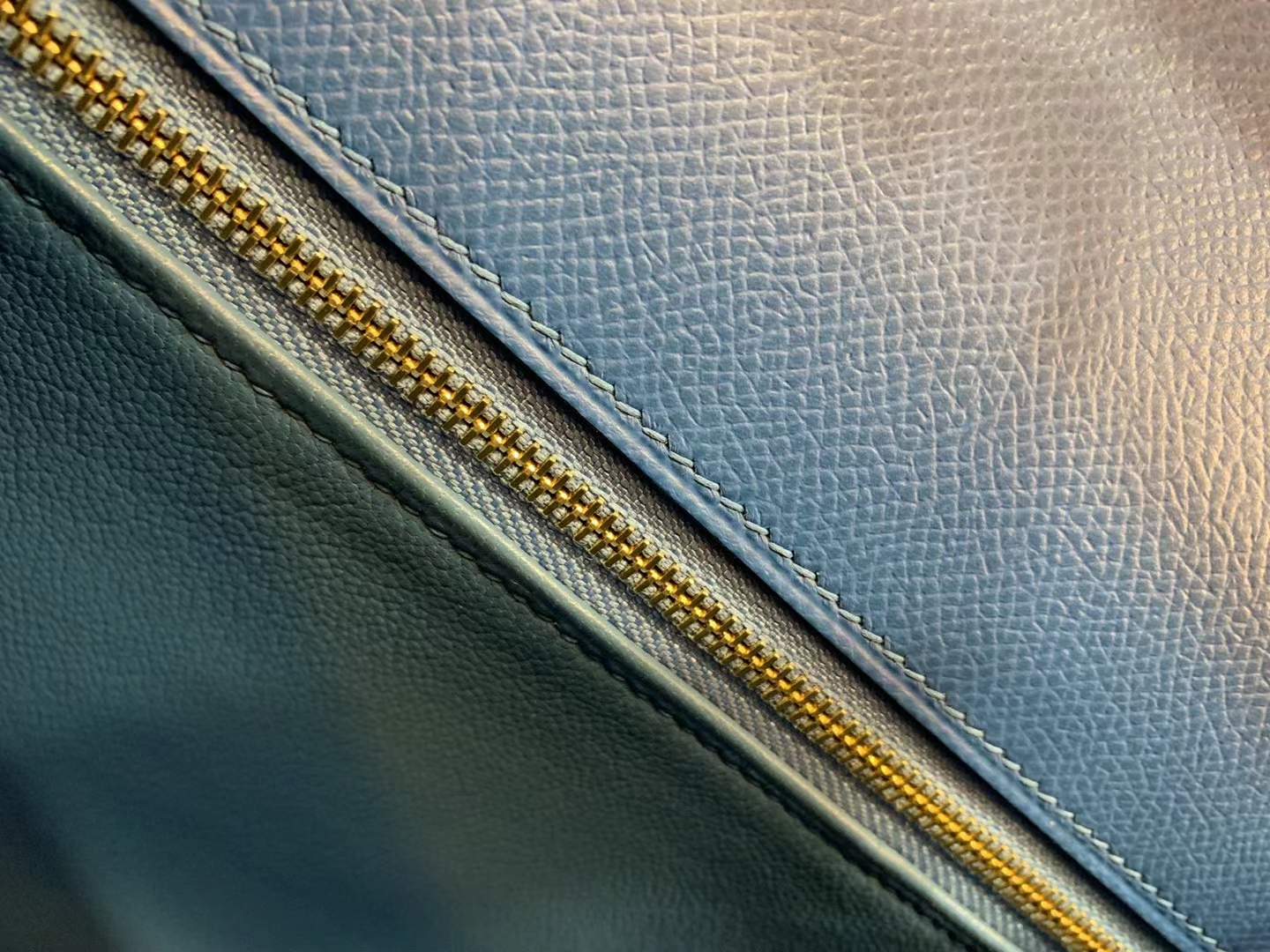 Hermès（爱马仕）Kelly 凯莉包 爱情海蓝 Epsom掌纹皮 金扣 28cm 原版蜜蜡线 顶级手缝