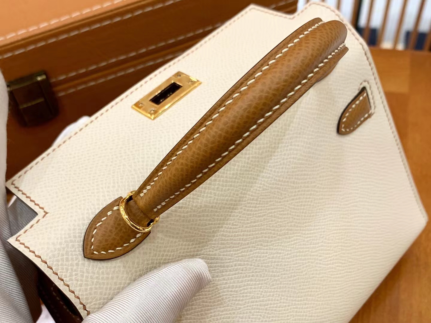 Hermès（爱马仕）Mini kelly 迷你凯莉 奶昔白拼金棕色 Epsom掌纹皮 金扣 二代 原版蜜蜡线 顶级手缝