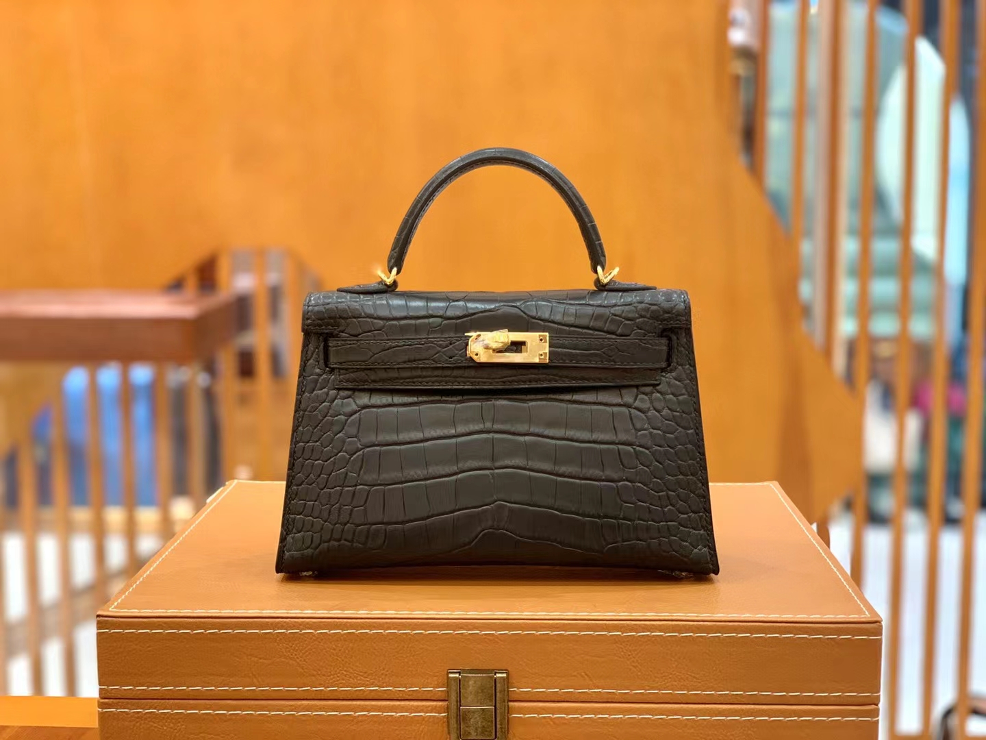 Hermès（爱马仕）Mini Kelly 迷你凯莉 一级美洲鳄鱼皮 经典黑 金扣 二代 法国原版蜡线 顶级手缝