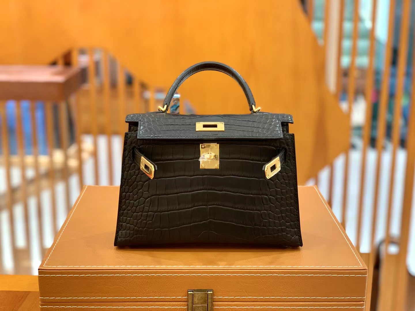 Hermès（爱马仕）Mini Kelly 迷你凯莉 一级美洲鳄鱼皮 经典黑 金扣 二代 法国原版蜡线 顶级手缝