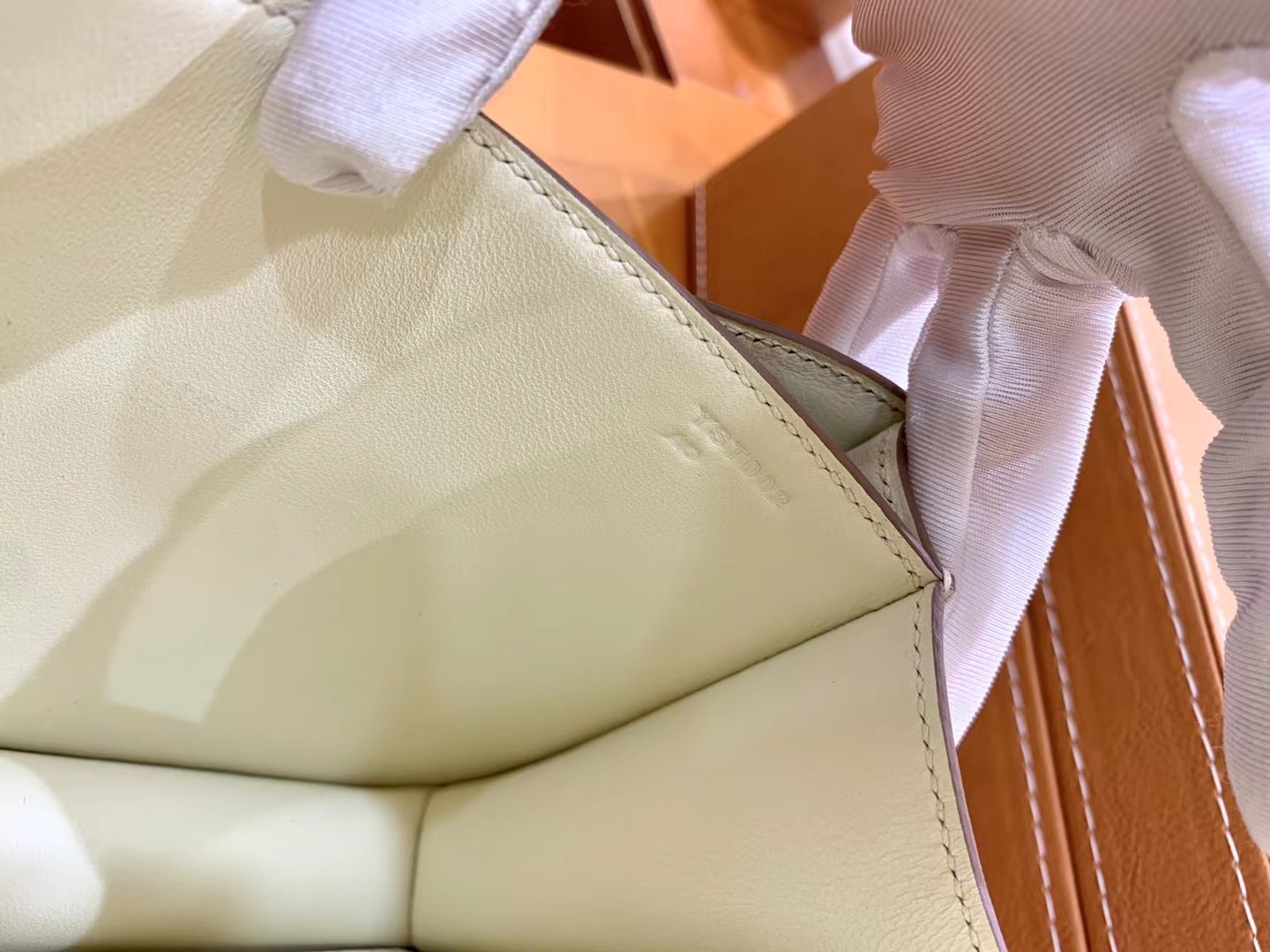 Hermès（爱马仕）Constance 康康 奶昔白 Swift 牛皮 玫瑰金扣 19cm 原版蜜蜡线 顶级手缝