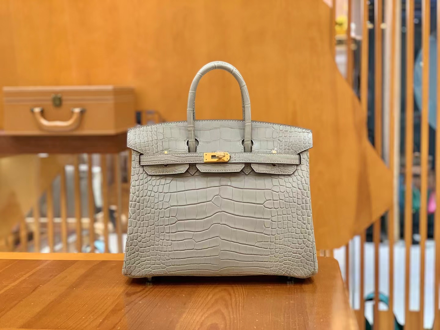 Hermès（爱马仕）Birkin 铂金包 珍珠灰 一级美洲鳄鱼皮 金扣 25cm 原版蜜蜡线 顶级手缝