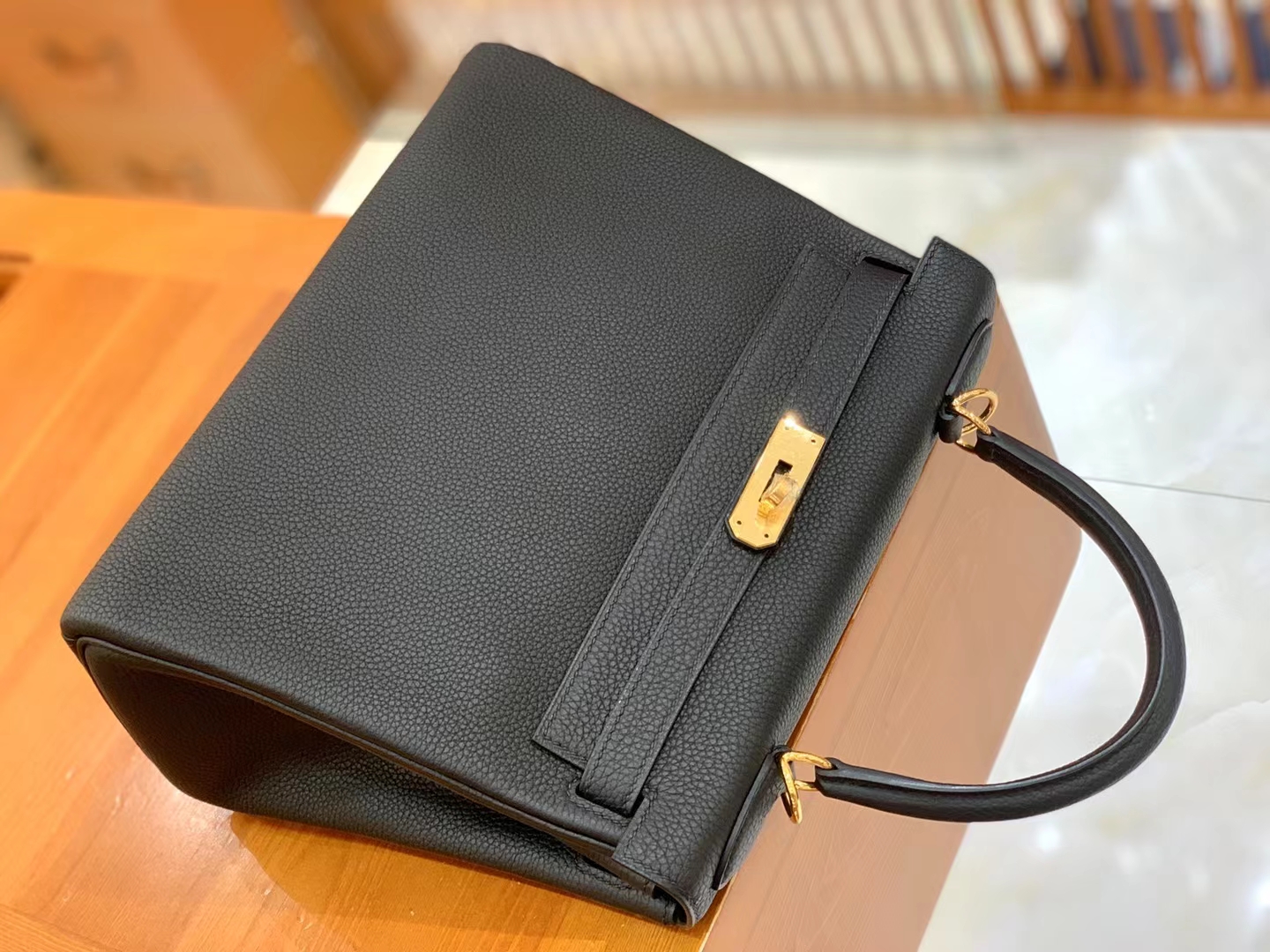 Hermès（爱马仕）Kelly 凯莉包 经典黑 Togo小牛皮 金扣 28cm 原版蜜蜡线 顶级手缝