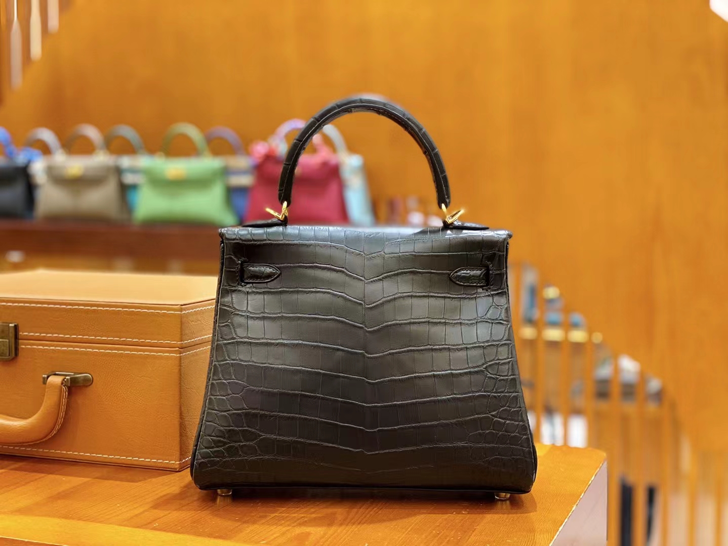 Hermès（爱马仕）Kelly 凯莉包 经典黑 一级尼罗鳄鱼皮 金扣 25cm 原版蜜蜡线 顶级手缝