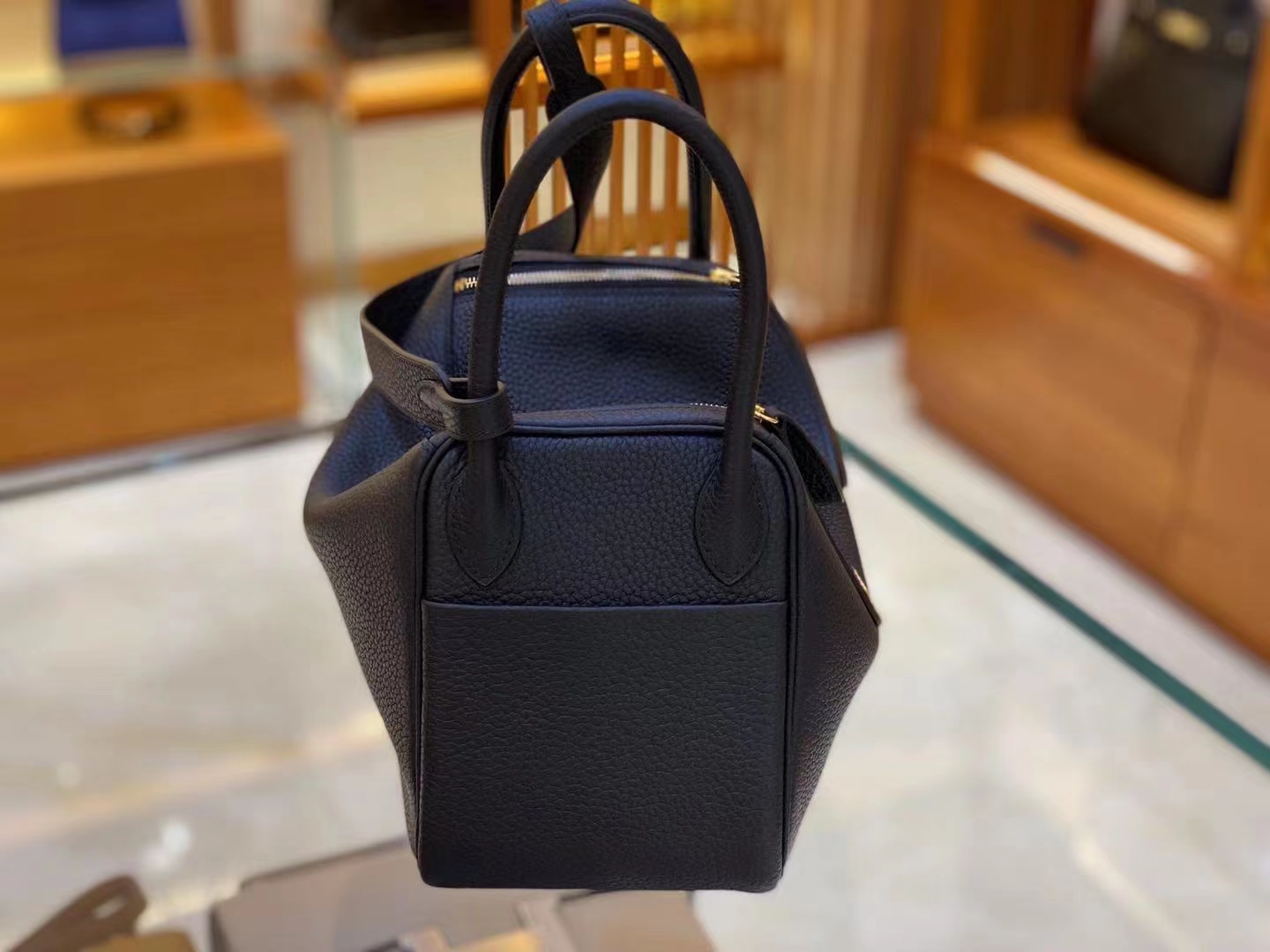 Hermès（爱马仕）Lindy 琳迪包 经典黑 进口TC大牛皮 金扣 26cm 原版蜜蜡线 顶级手缝
