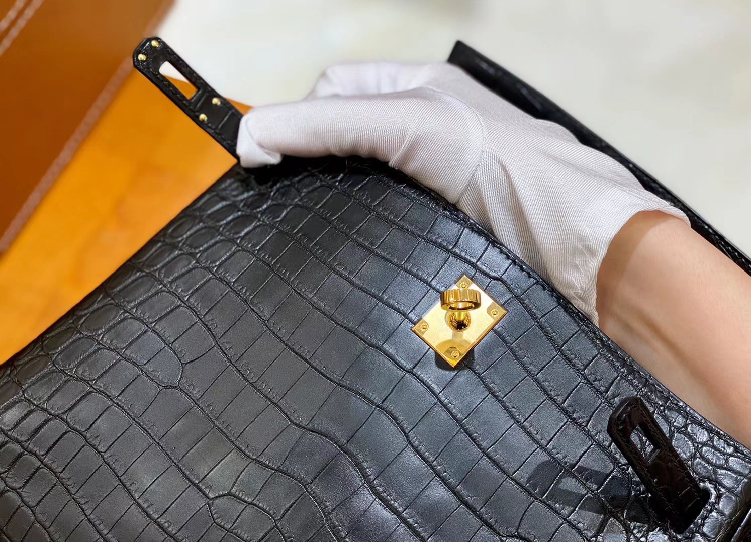 Hermès（爱马仕）Kelly 凯莉包 经典黑 一级尼罗鳄鱼皮 金扣 25cm 原版蜜蜡线 顶级手缝