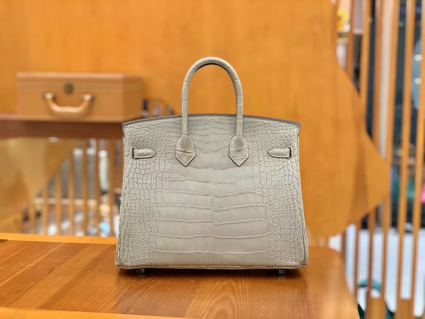 Hermès（爱马仕）Birkin 铂金包 珍珠灰 一级美洲鳄鱼皮 金扣 25cm 原版蜜蜡线 顶级手缝