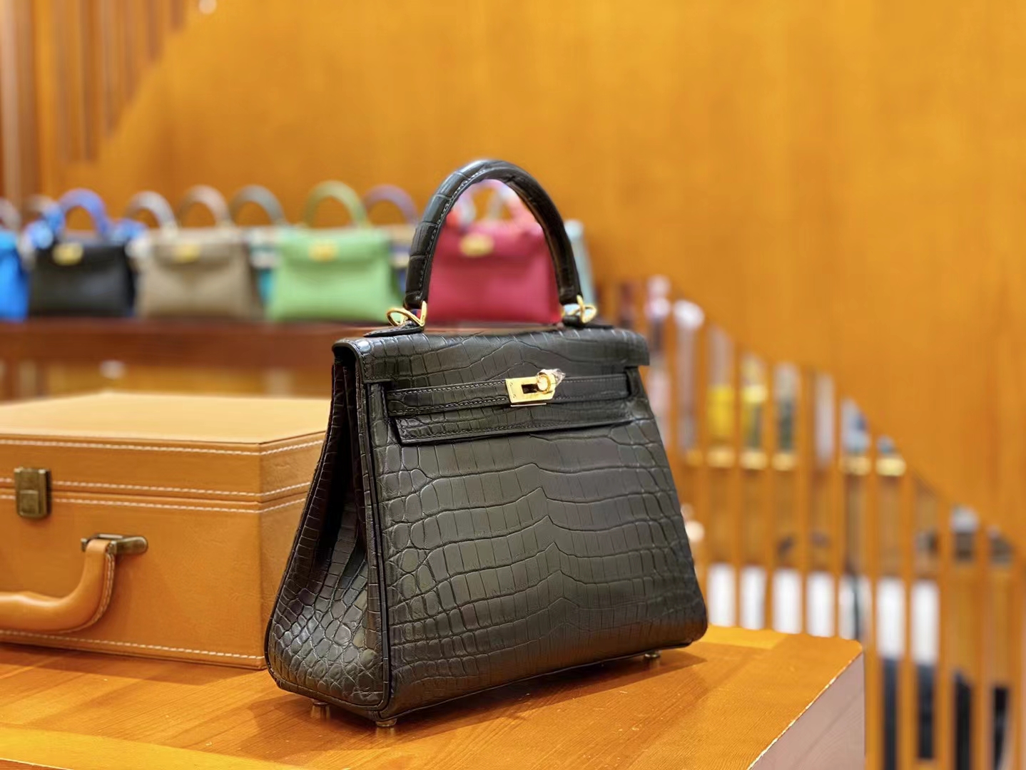 Hermès（爱马仕）Kelly 凯莉包 经典黑 一级尼罗鳄鱼皮 金扣 25cm 原版蜜蜡线 顶级手缝