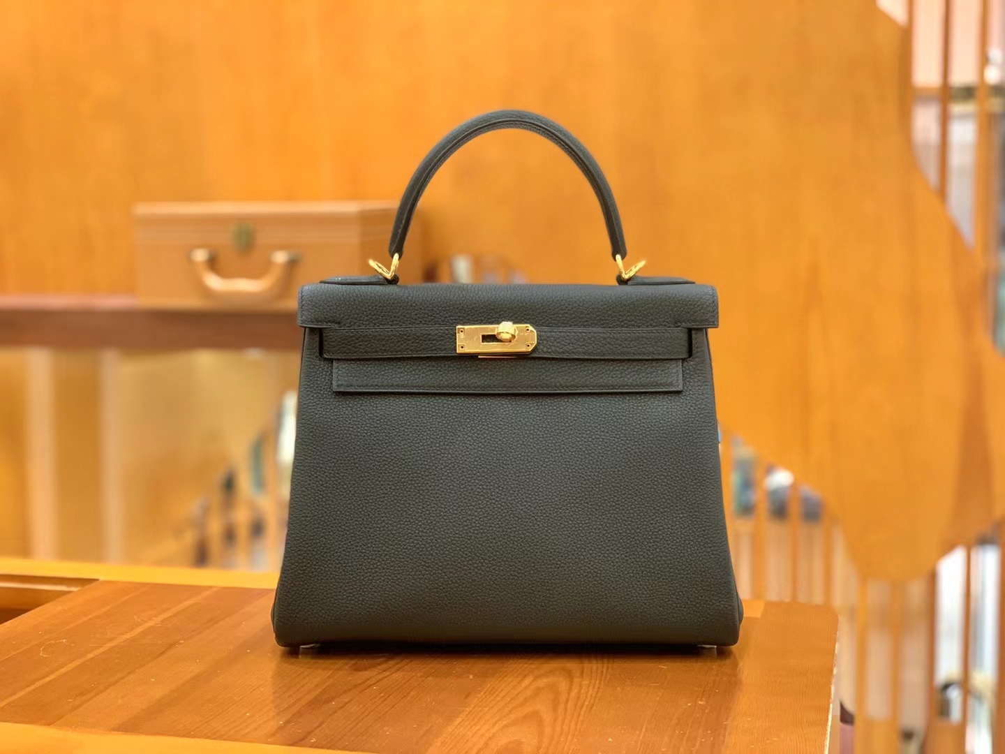 Hermès（爱马仕）Kelly 凯莉包 经典黑 Togo小牛皮 金扣 28cm 原版蜜蜡线 顶级手缝