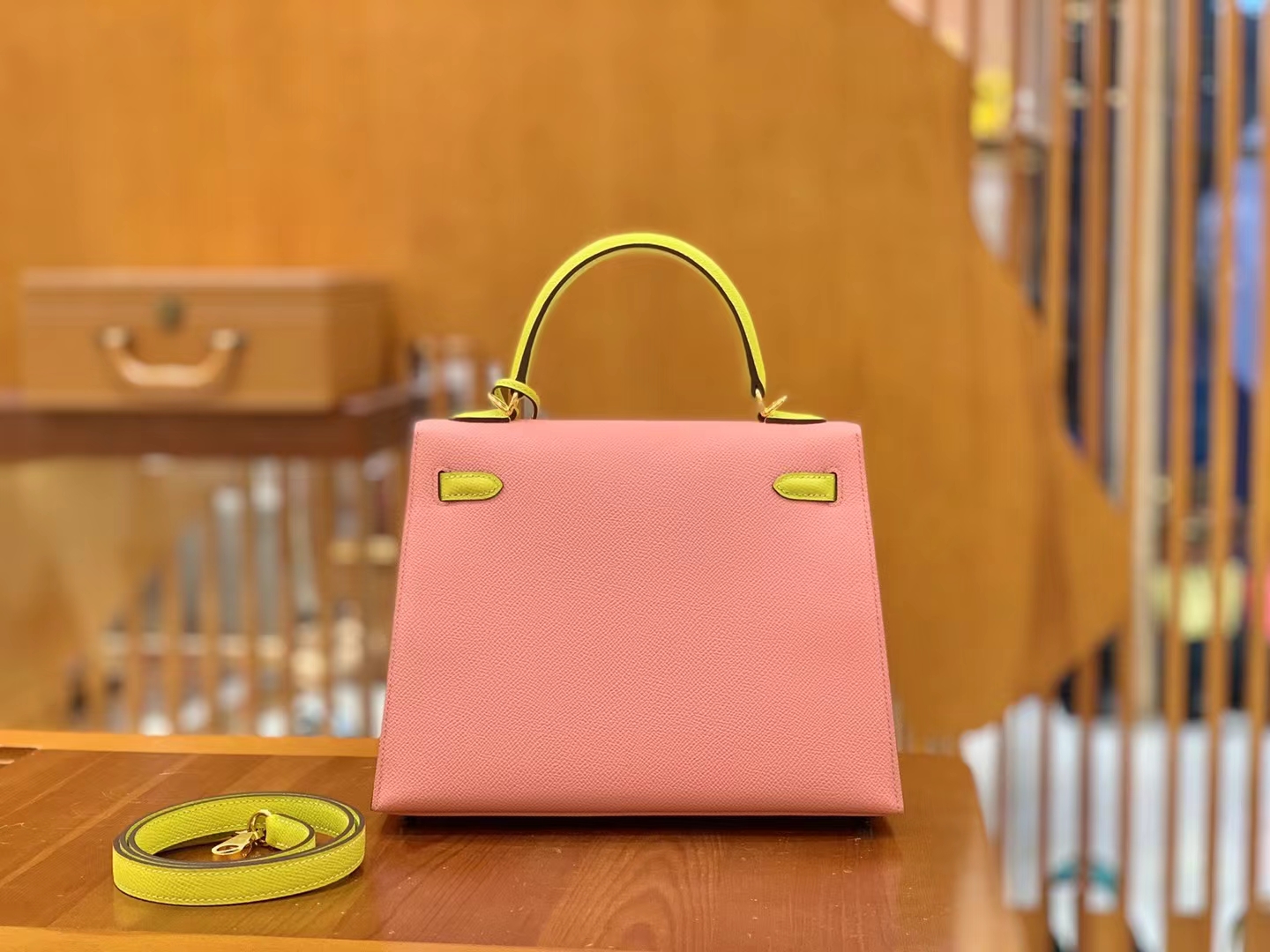 Hermès（爱马仕）Kelly 凯莉包 樱花粉拼柠檬黄 Epsom小牛皮 金扣 25cm 原版蜜蜡线 顶级手缝