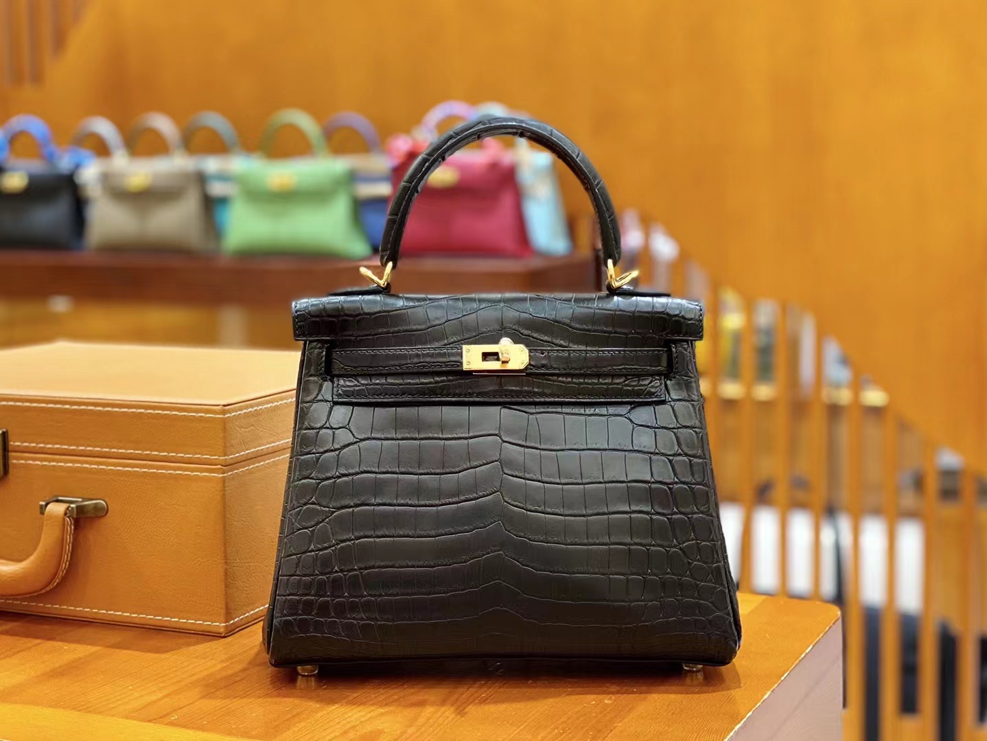 Hermès（爱马仕）Kelly 凯莉包 经典黑 一级尼罗鳄鱼皮 金扣 25cm 原版蜜蜡线 顶级手缝