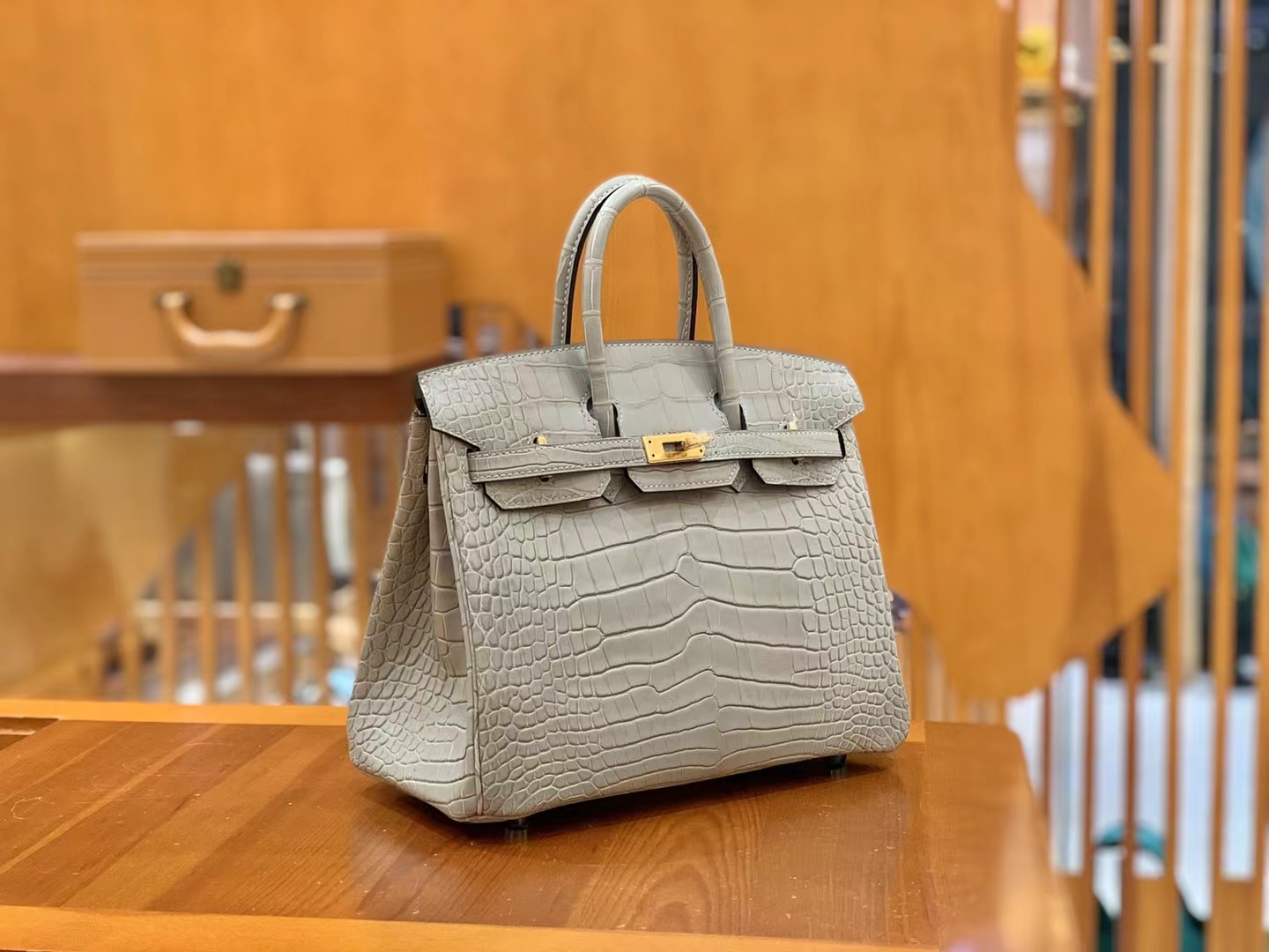 Hermès（爱马仕）Birkin 铂金包 珍珠灰 一级美洲鳄鱼皮 金扣 25cm 原版蜜蜡线 顶级手缝