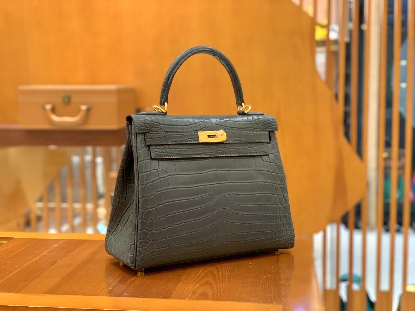 Hermès（爱马仕）Kelly 凯莉包 石墨灰 一级尼罗鳄鱼皮 金扣 28cm 原版蜜蜡线 顶级手缝