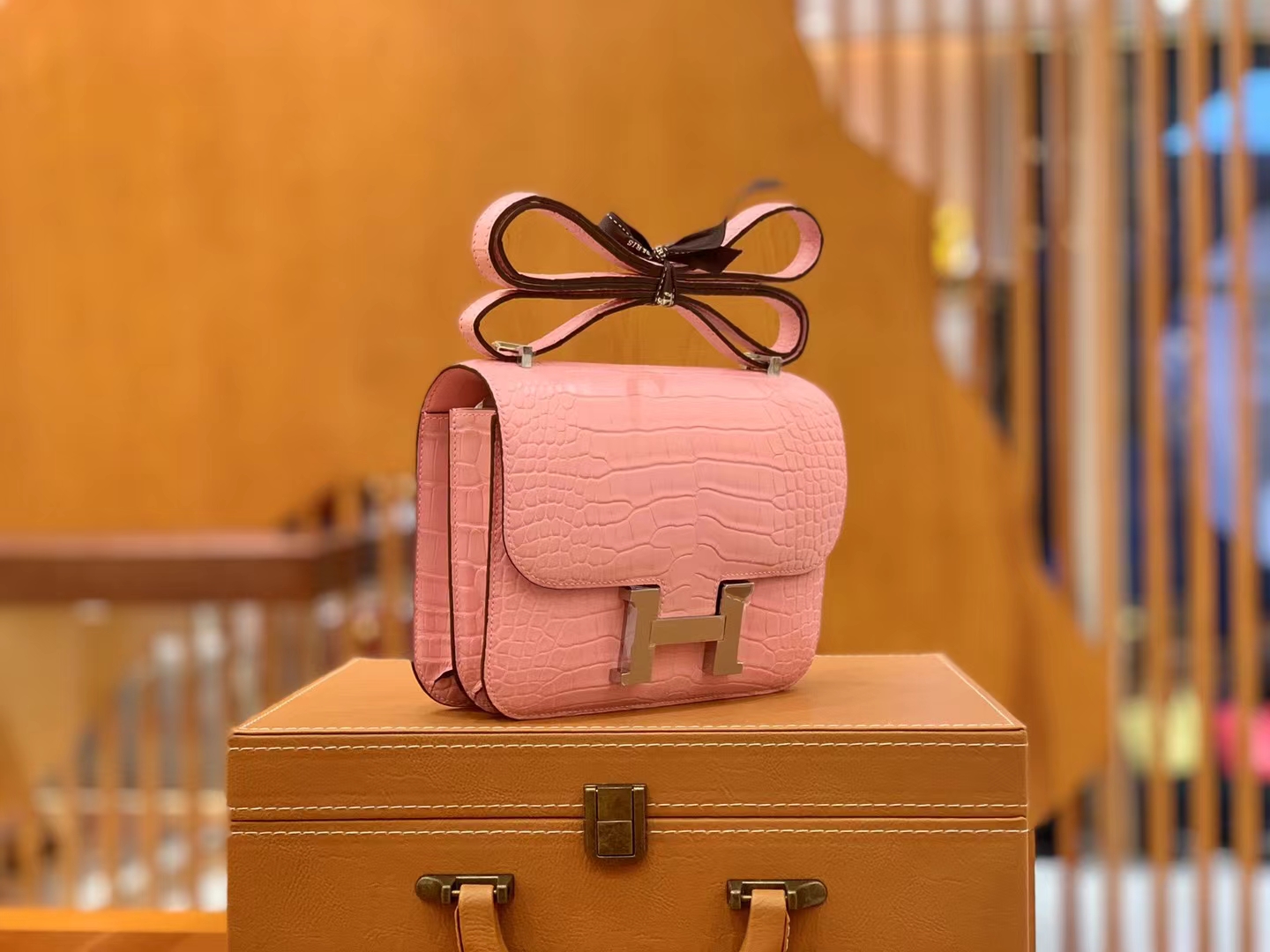 Hermès（爱马仕）Constance 空姐包 樱花粉 一级美洲鳄鱼皮 银扣 19cm 原版蜜蜡线 顶级手缝