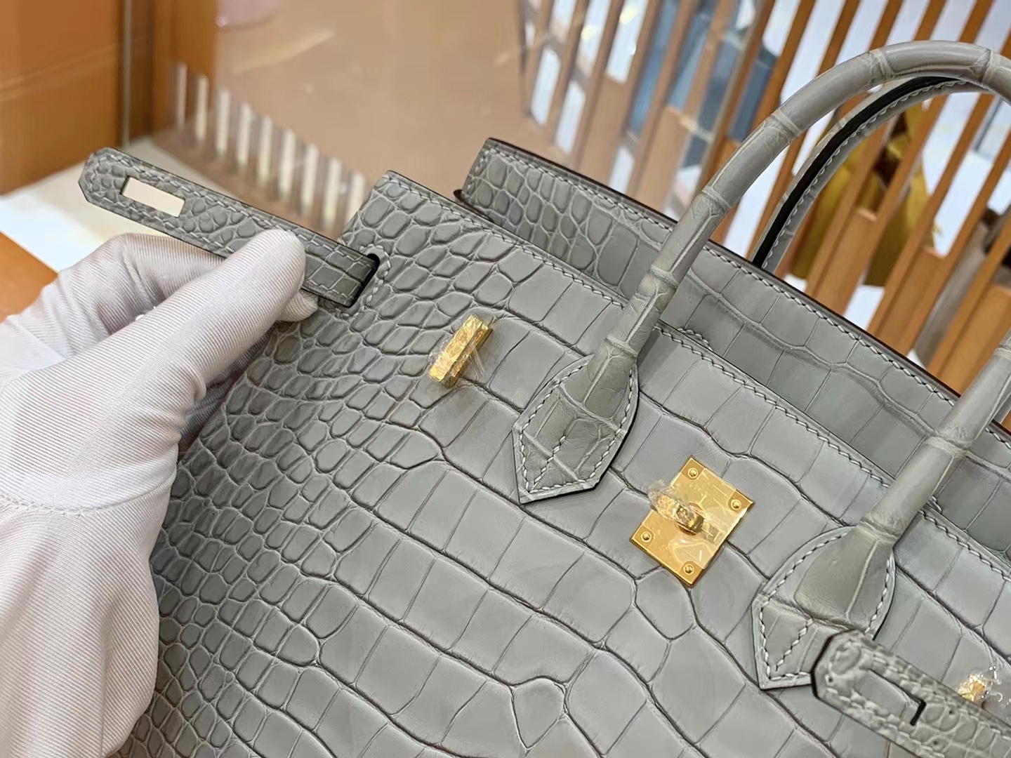 Hermès（爱马仕）Birkin 铂金包 珍珠灰 一级美洲鳄鱼皮 金扣 25cm 原版蜜蜡线 顶级手缝