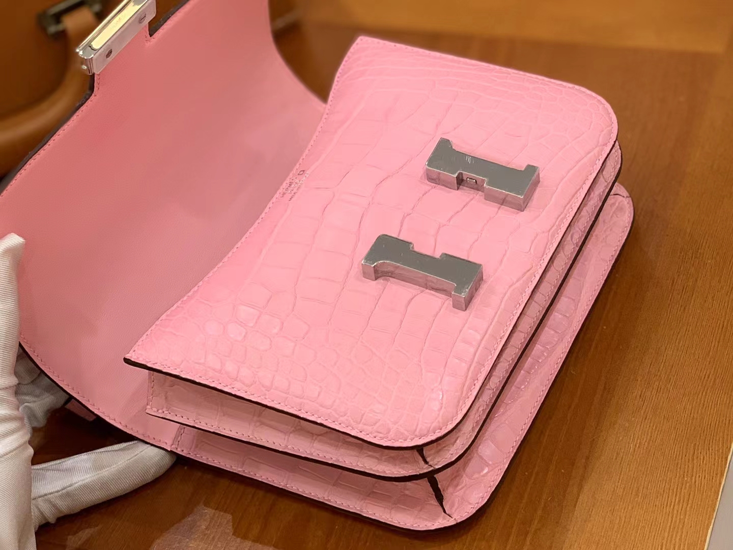 Hermès（爱马仕）Constance 空姐包 樱花粉 一级美洲鳄鱼皮 银扣 19cm 原版蜜蜡线 顶级手缝
