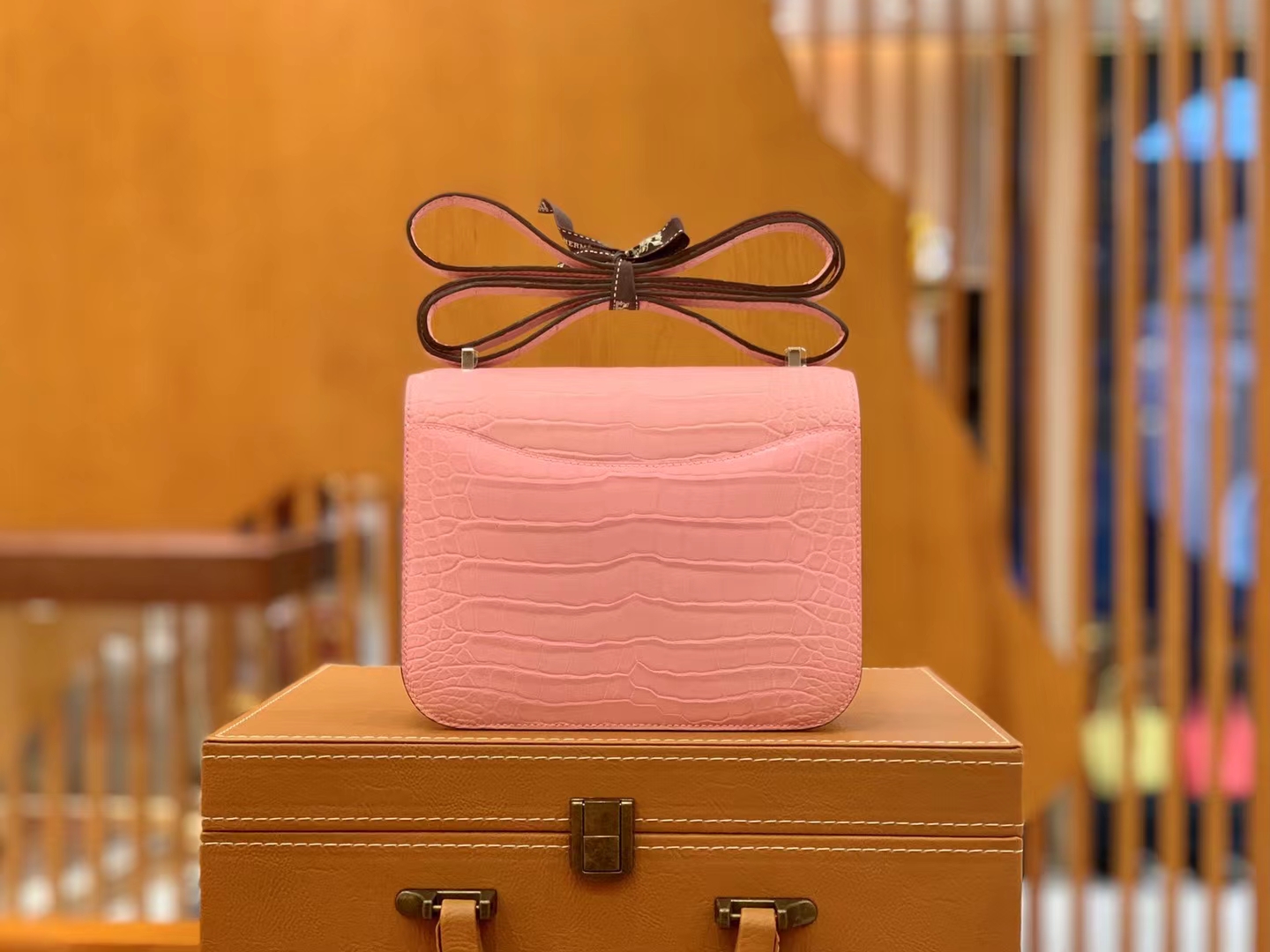 Hermès（爱马仕）Constance 空姐包 樱花粉 一级美洲鳄鱼皮 银扣 19cm 原版蜜蜡线 顶级手缝