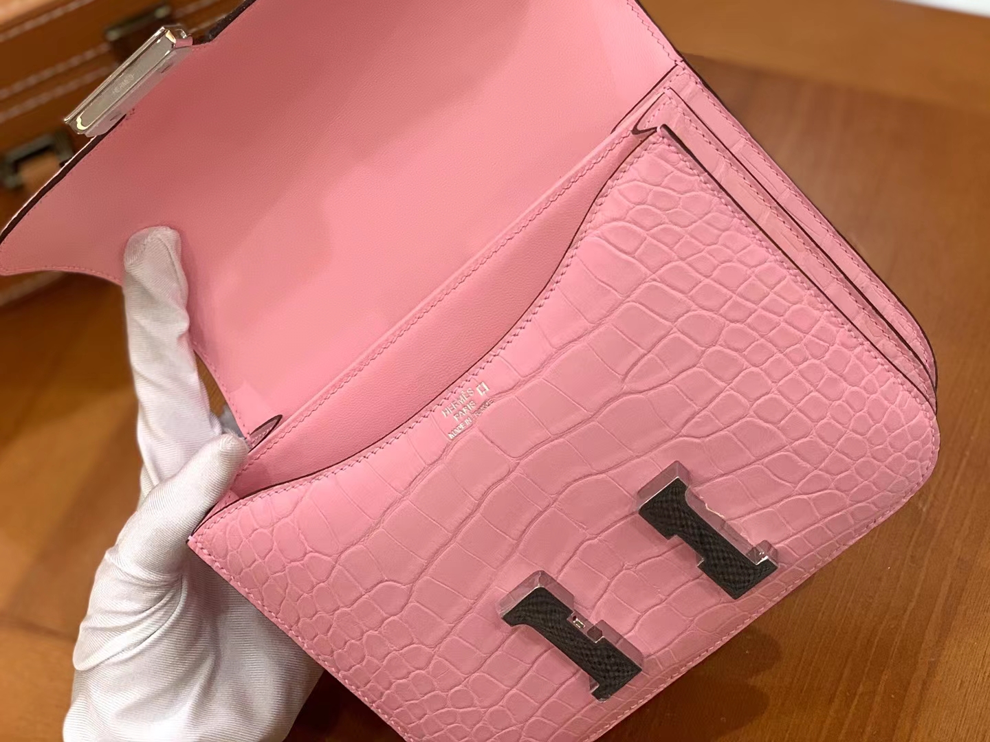 Hermès（爱马仕）Constance 空姐包 樱花粉 一级美洲鳄鱼皮 银扣 19cm 原版蜜蜡线 顶级手缝