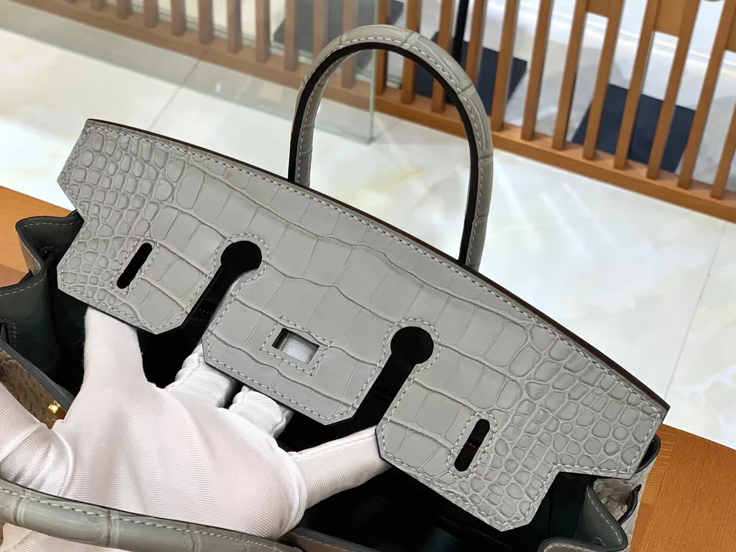 Hermès（爱马仕）Birkin 铂金包 珍珠灰 一级美洲鳄鱼皮 金扣 25cm 原版蜜蜡线 顶级手缝