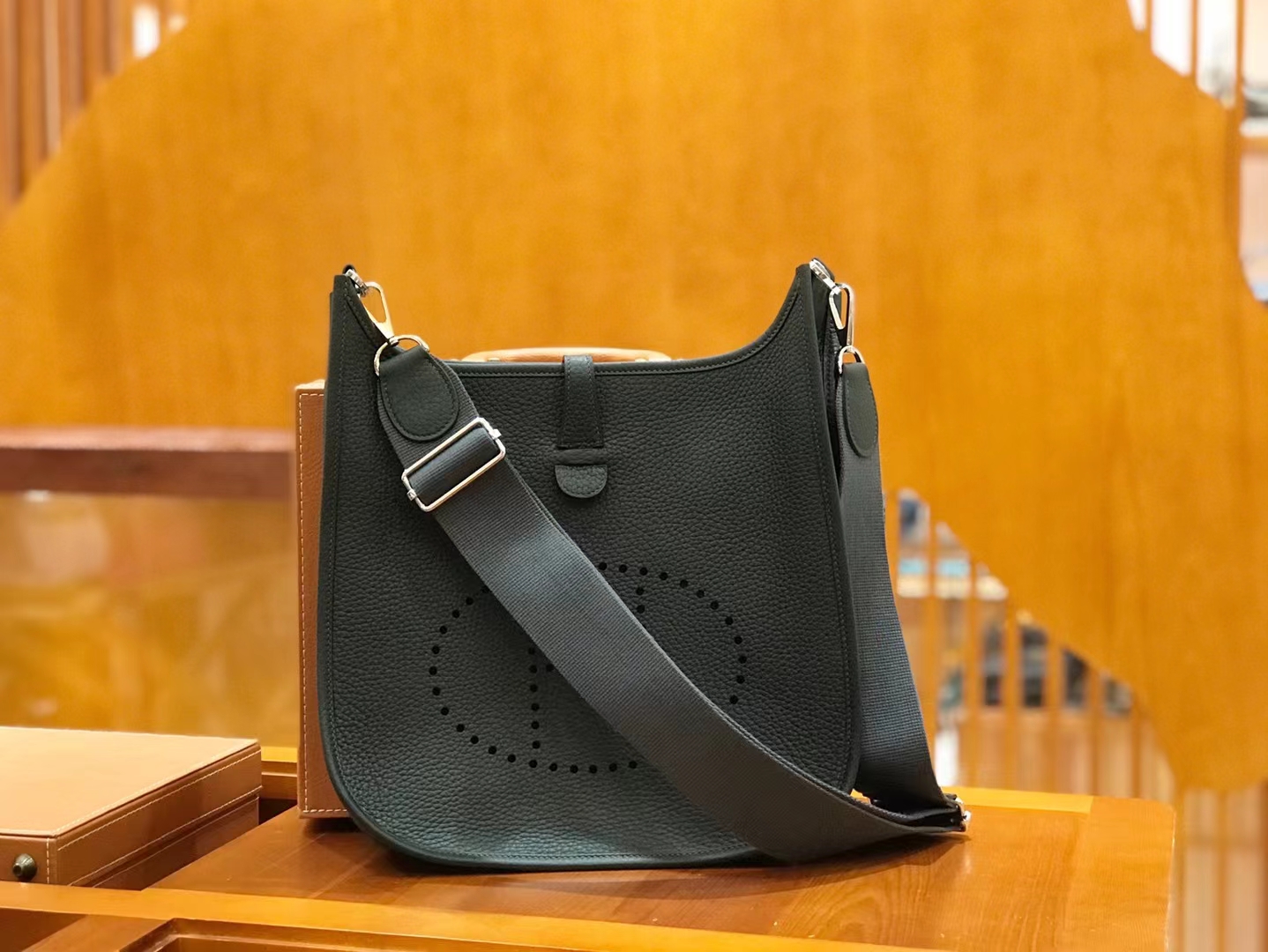 Hermès（爱马仕）Evelyne 伊芙琳 经典黑 进口TC大牛皮 经典黑 29cm 原版蜜蜡线 顶级手缝