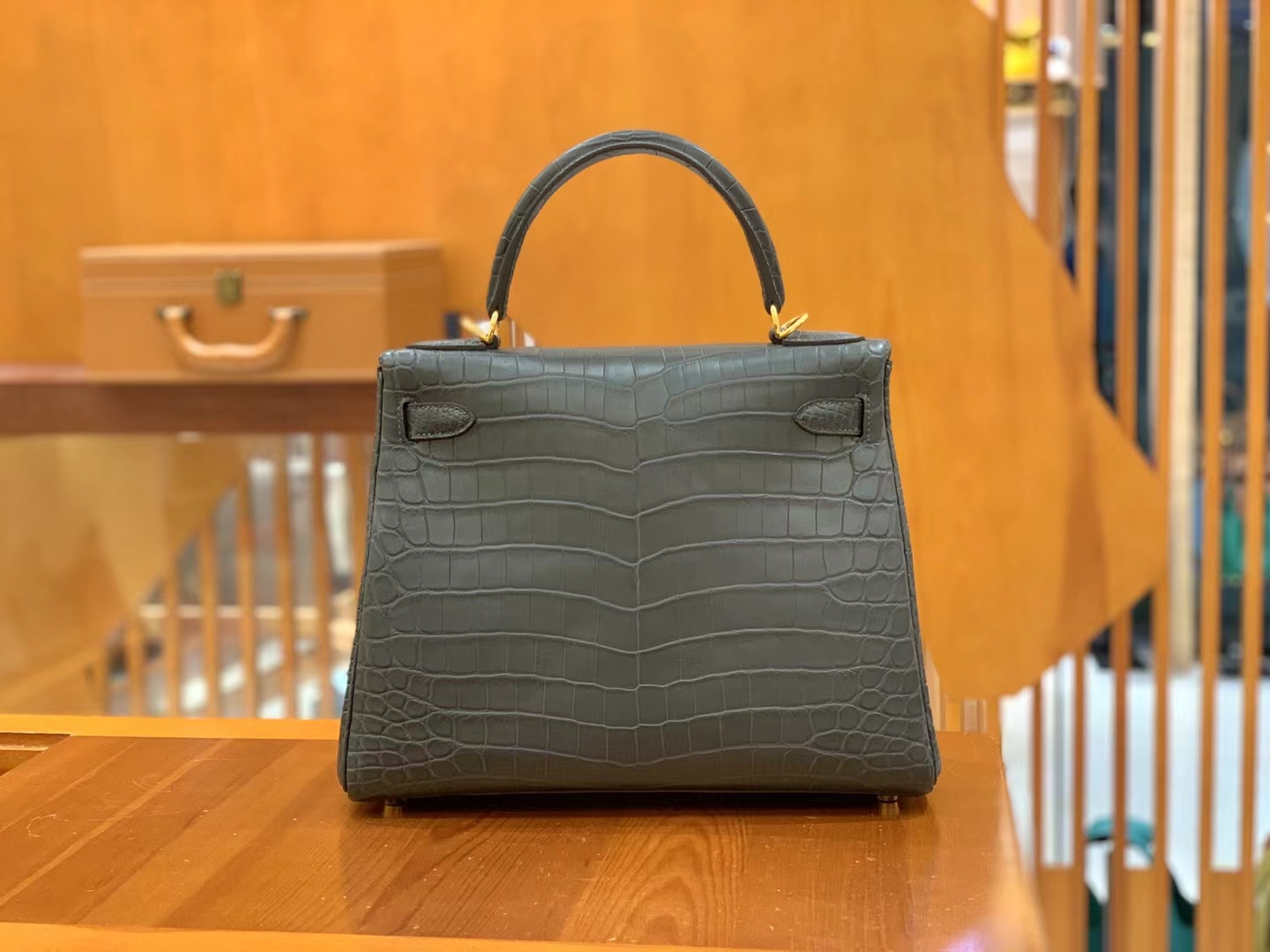 Hermès（爱马仕）Kelly 凯莉包 石墨灰 一级尼罗鳄鱼皮 金扣 28cm 原版蜜蜡线 顶级手缝