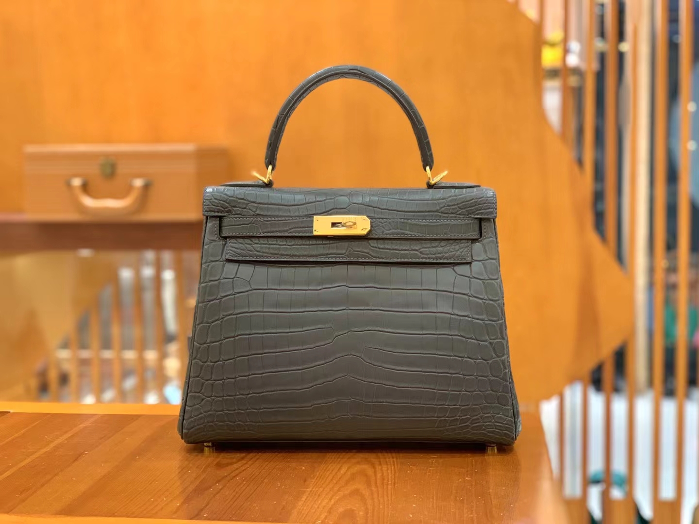 Hermès（爱马仕）Kelly 凯莉包 石墨灰 一级尼罗鳄鱼皮 金扣 28cm 原版蜜蜡线 顶级手缝