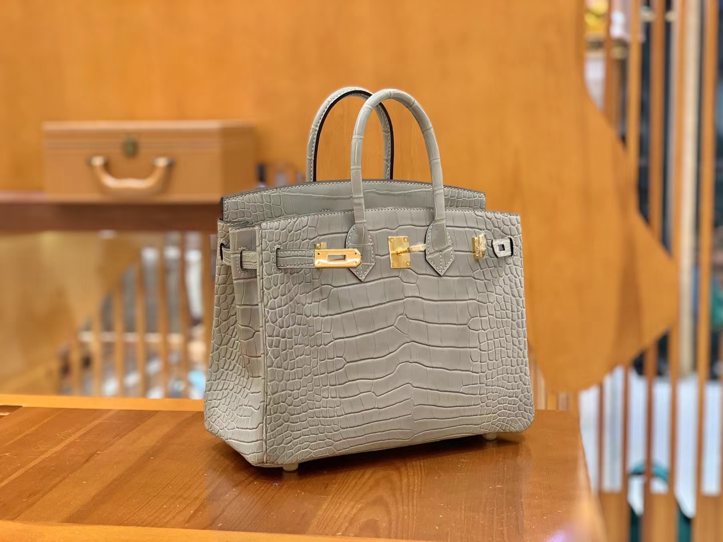 Hermès（爱马仕）Birkin 铂金包 珍珠灰 一级美洲鳄鱼皮 金扣 25cm 原版蜜蜡线 顶级手缝