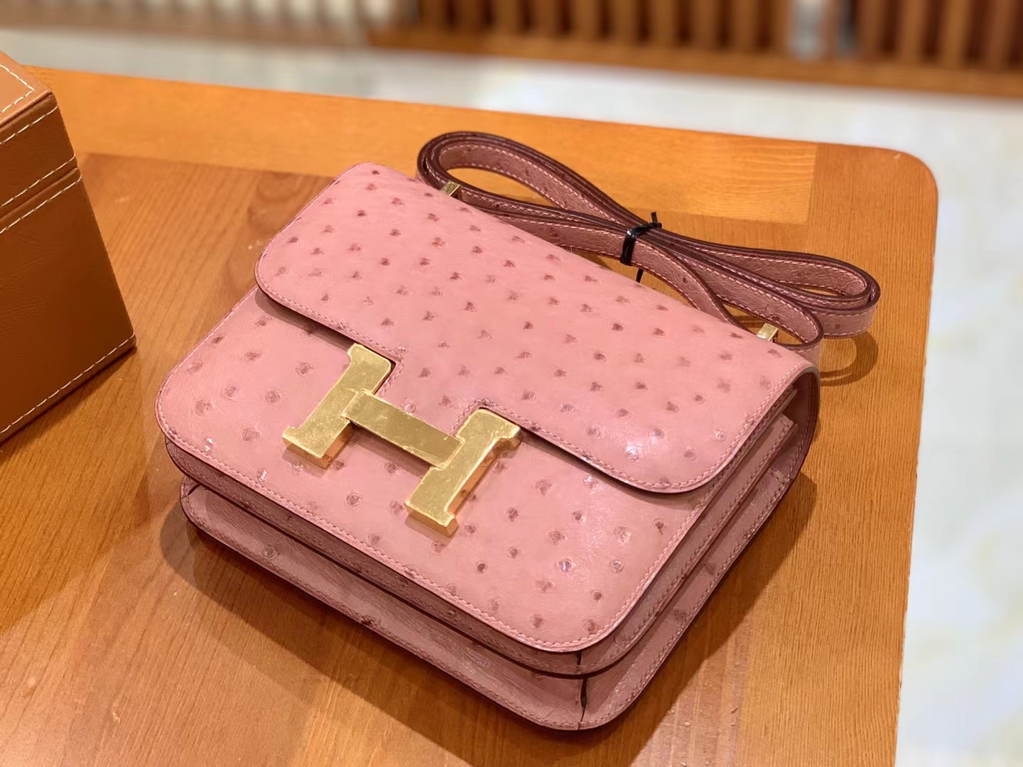 Hermès（爱马仕）Constance 康斯坦斯 陶瓷粉 南非KK鸵鸟皮 金扣 19cm 原版蜜蜡线 顶级手缝