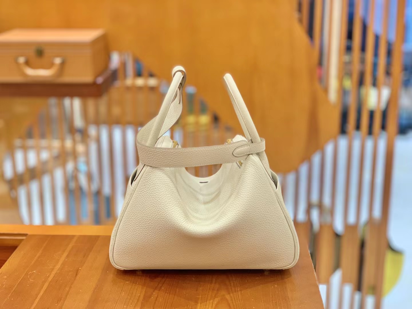 Hermès（爱马仕）Lindy 琳迪包 奶昔白 进口TC大牛皮 金扣 30cm 原版蜜蜡线 顶级手缝