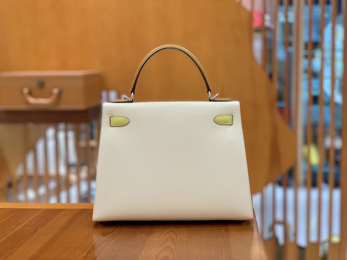Hermès（爱马仕）新增现货 Kelly 凯莉包 Epsom 奶昔白 拼 柠檬黄 拼 金棕 银扣 25cm 原版蜜蜡线 顶级手缝