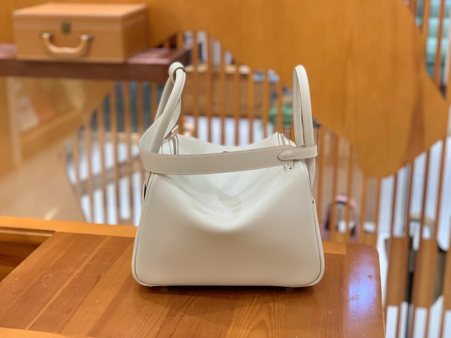 Hermès（爱马仕）Lindy 琳迪包 珍珠灰 进口Evercolor 牛皮 银扣 26cm 原版蜜蜡线 顶级手缝