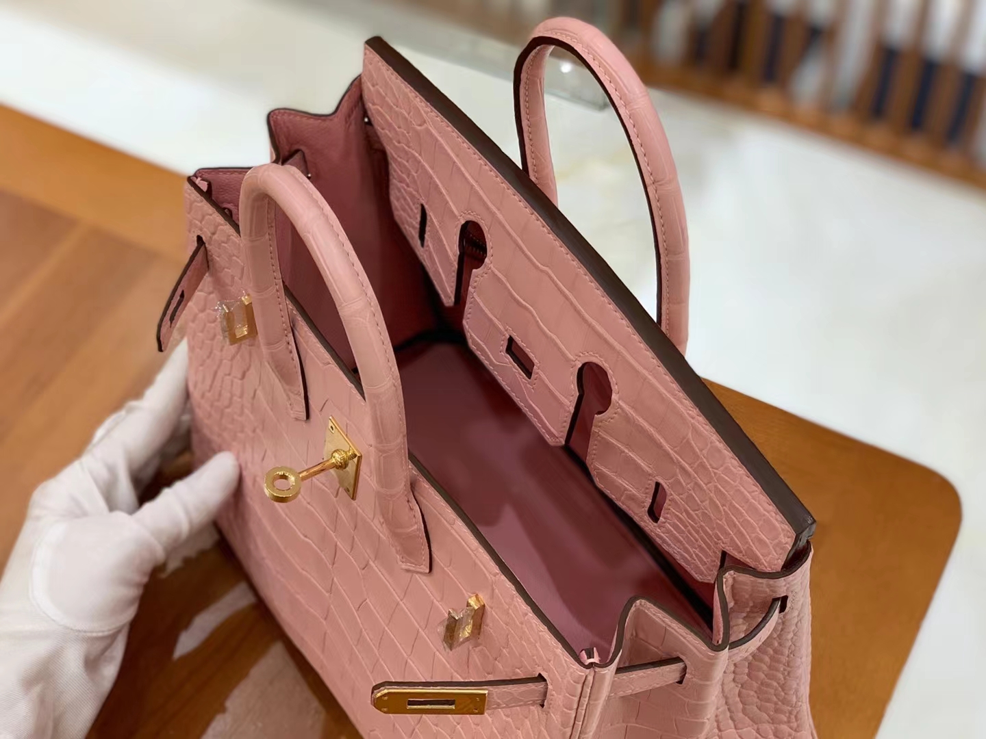 Hermès（爱马仕）Birkin 铂金包 樱花粉 进口美洲鳄鱼皮 金扣 25cm 原版蜜蜡线 顶级手缝