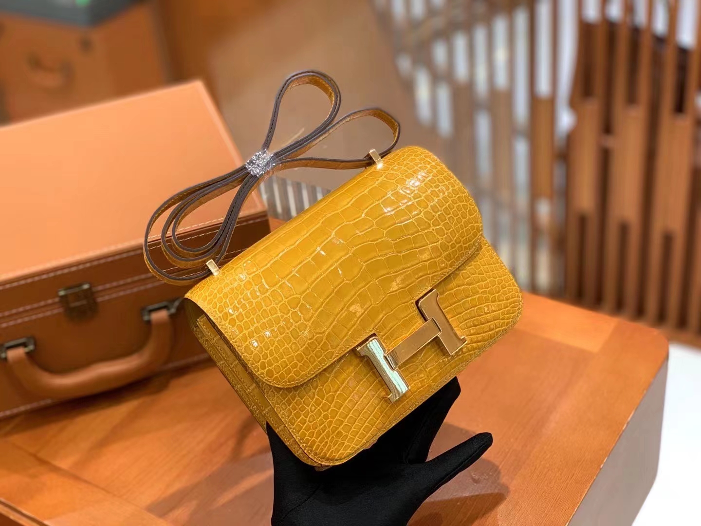 Hermès（爱马仕）Constance 康斯坦斯 琥珀黄 进口美洲鳄鱼皮 金扣 19cm 原版蜜蜡线 顶级手缝